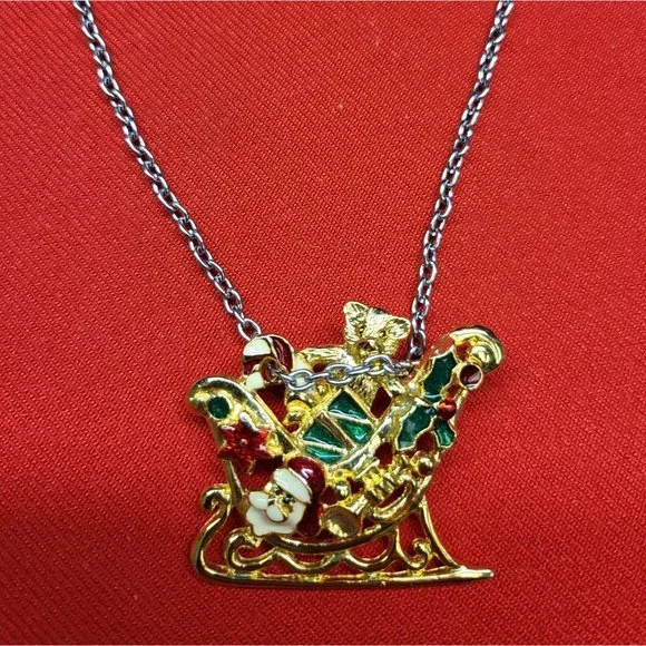 Christmas Pins/ Brooch Set of 2 Christmas Sleigh & Wreath Pin - Picture 10 of 10